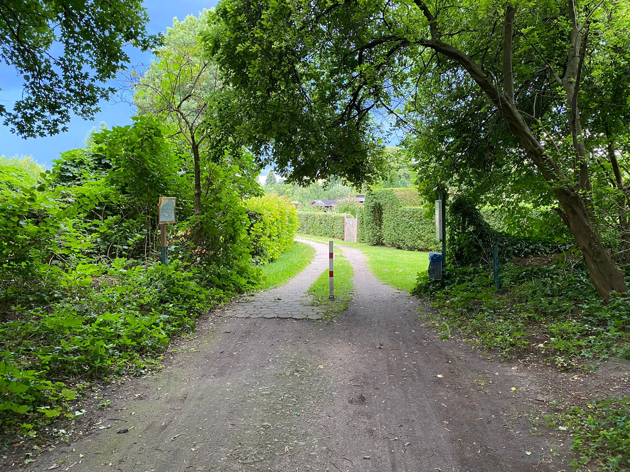 Der Eingang zum Gelände