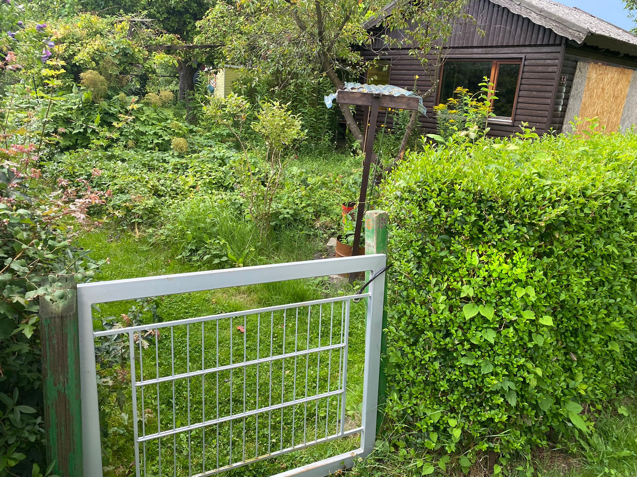 Das Gartentor öffnen